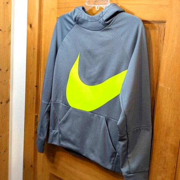 Nike Therma Dri Fit Boys, Gray Pullover  With Green Swoosh and Kangaroo Pocket - Picture 6 of 10